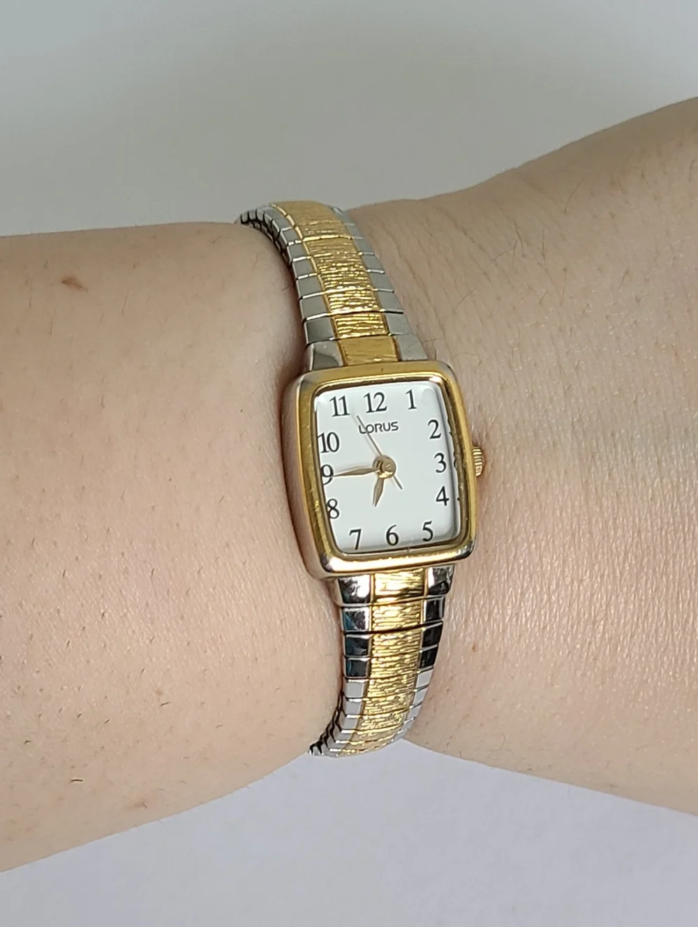 Vintage LORUS Women's Two-Tone Gold Silver Square Face Japan Quartz Watch - Picture 10 of 12
